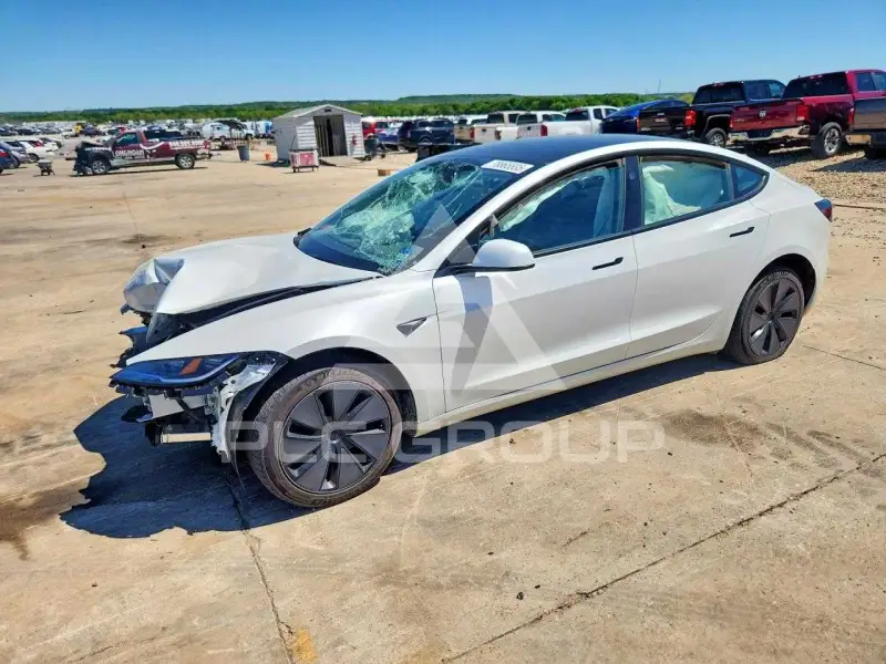 2025 Tesla Model 3 фото