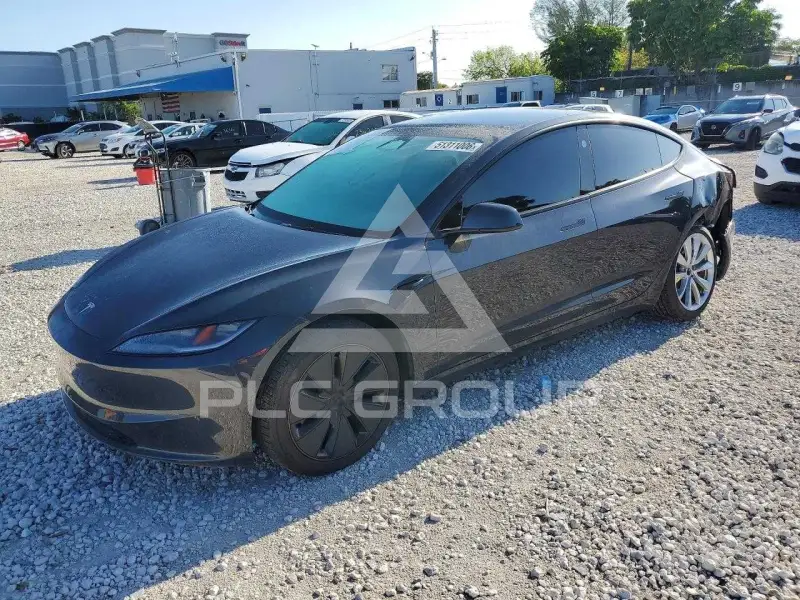 2025 Tesla Model 3 фото