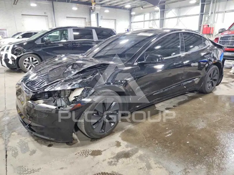 2025 Tesla Model 3 фото