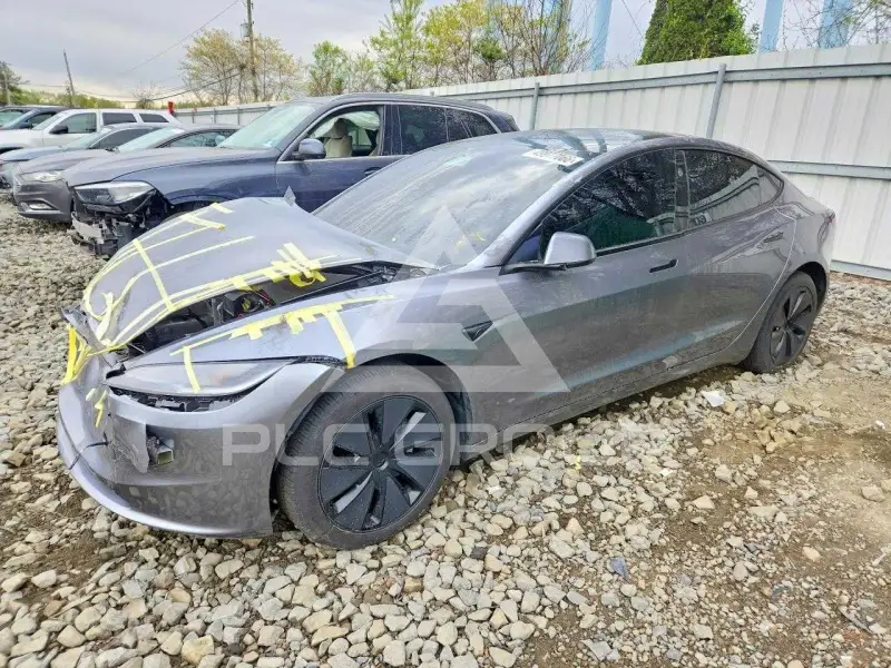 2025 Tesla Model 3 фото