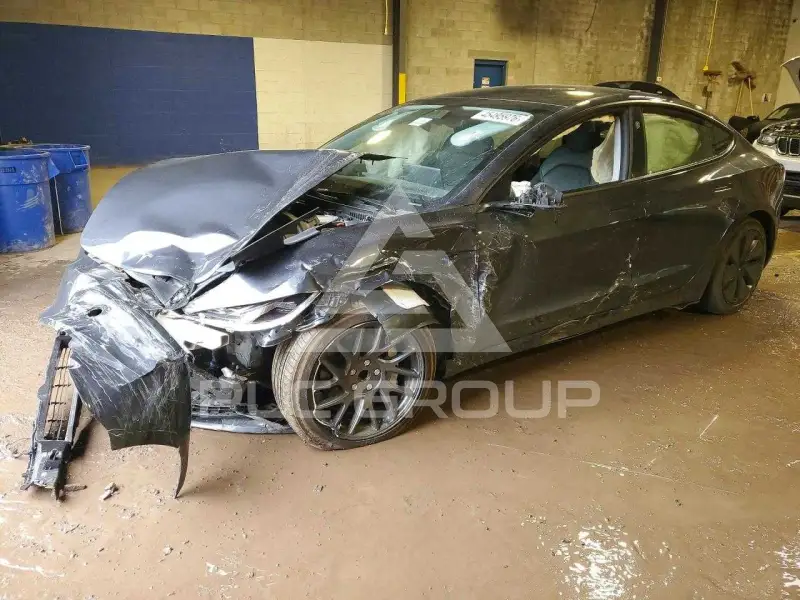 2025 Tesla Model 3 фото