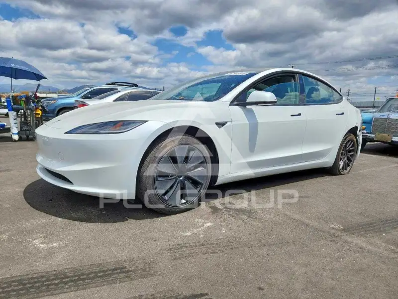 2025 Tesla Model 3 фото