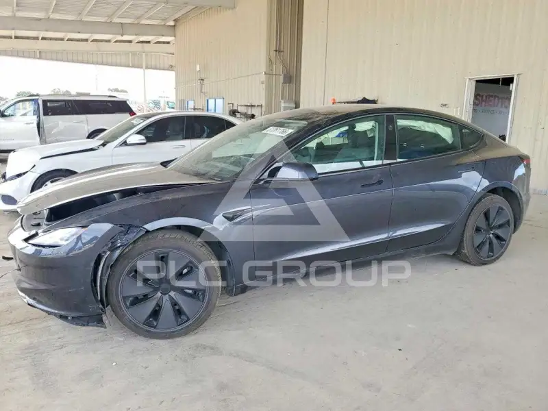2025 Tesla Model 3 фото