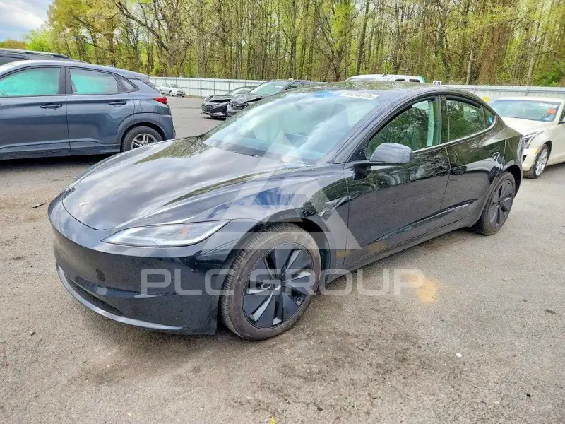2025 Tesla Model 3 фото