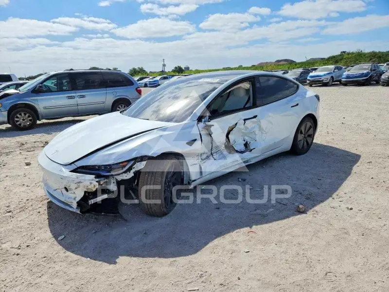 2025 Tesla Model 3 фото