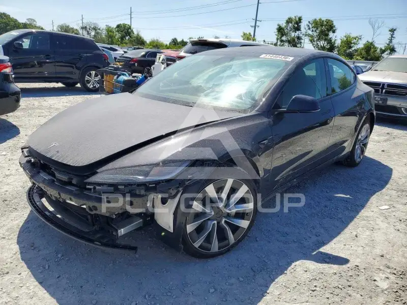 2025 Tesla Model 3 фото