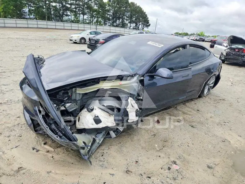 2025 Tesla Model 3 photo
