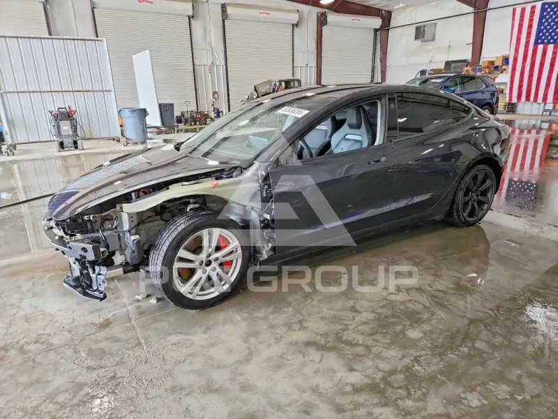 2025 Tesla Model 3 фото