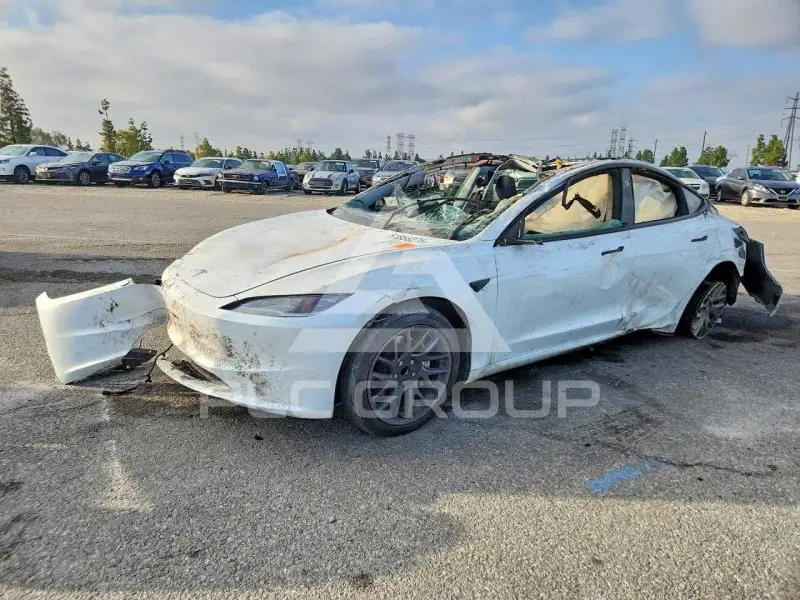 2025 Tesla Model 3 фото