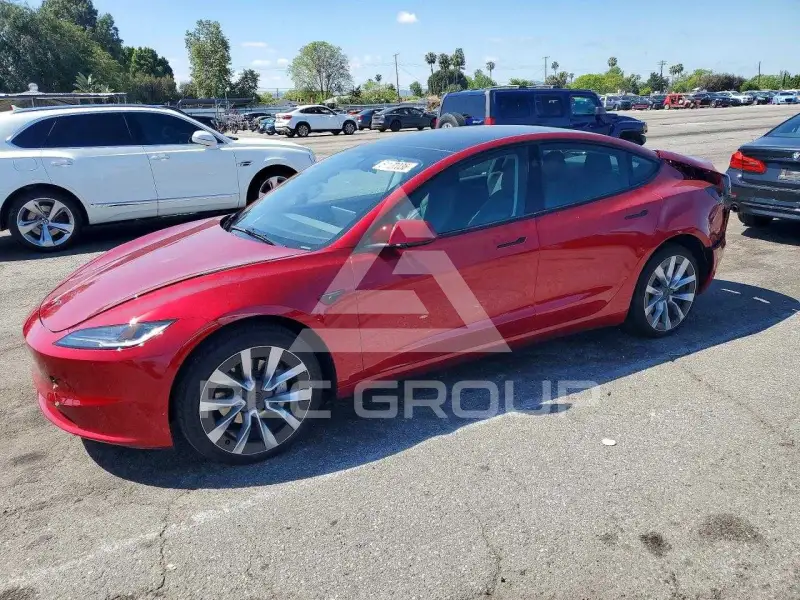 2025 Tesla Model 3 фото
