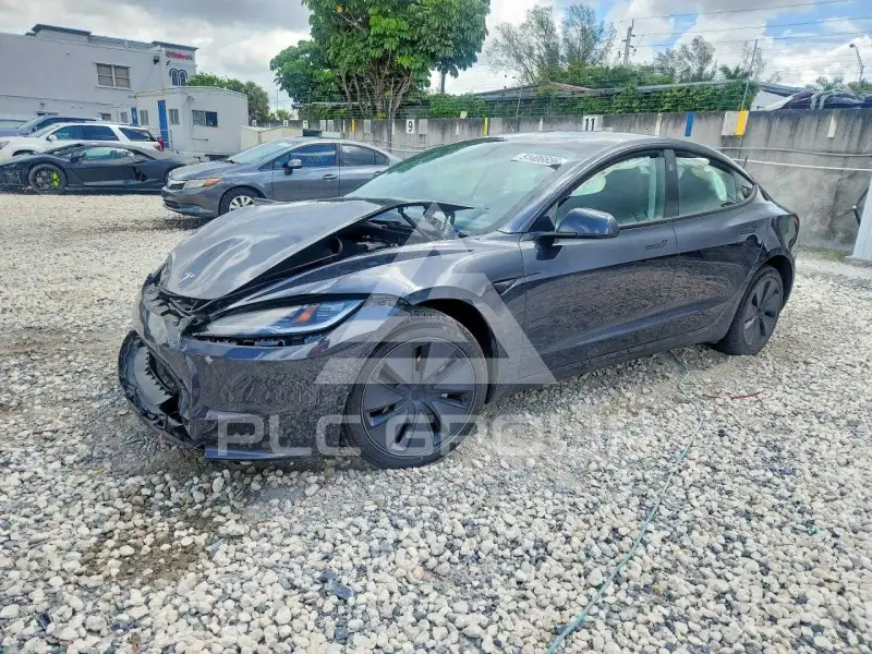 2025 Tesla Model 3 фото