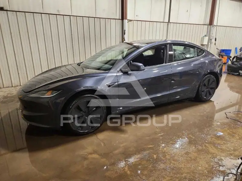 2025 Tesla Model 3 фото