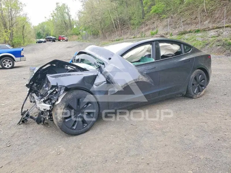 2025 Tesla Model 3 фото