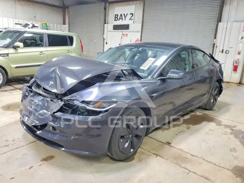 2025 Tesla Model 3 фото