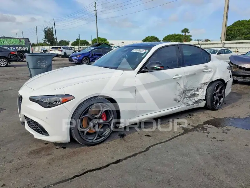 2025 Alfa Romeo Giulia фото
