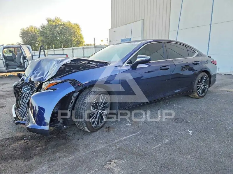 2025 Lexus ES300 photo