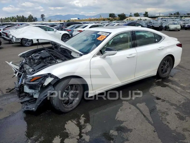 2025 Lexus ES300 photo