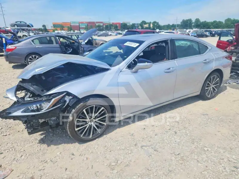 2025 Lexus ES350 photo