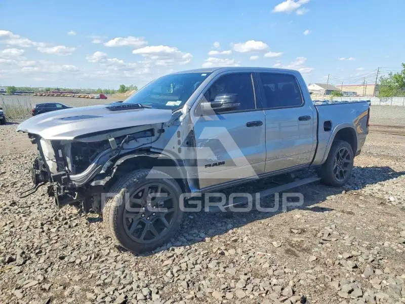 2025 RAM 1500 photo