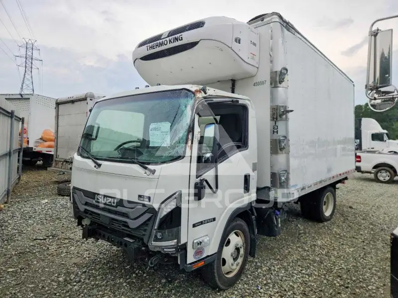 2025 Isuzu NPR фото