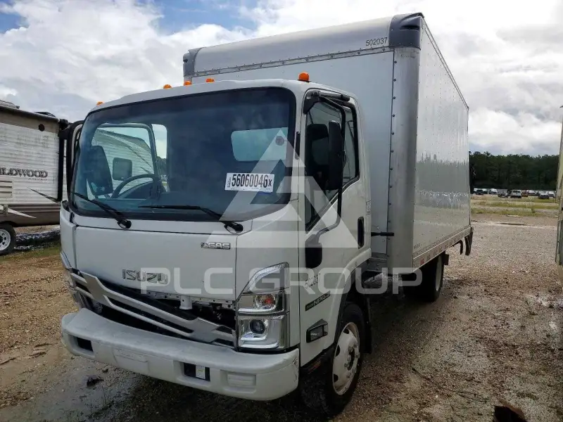 2025 Isuzu NPR photo