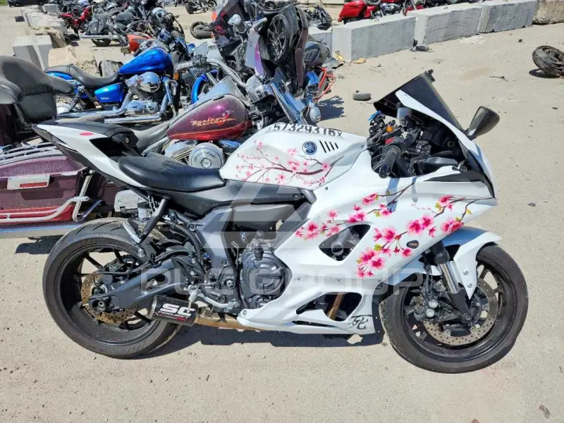 2025 Yamaha  фото