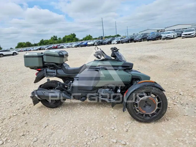 2025 Can-AM  photo