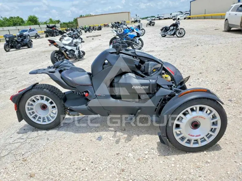 2025 Can-AM  photo