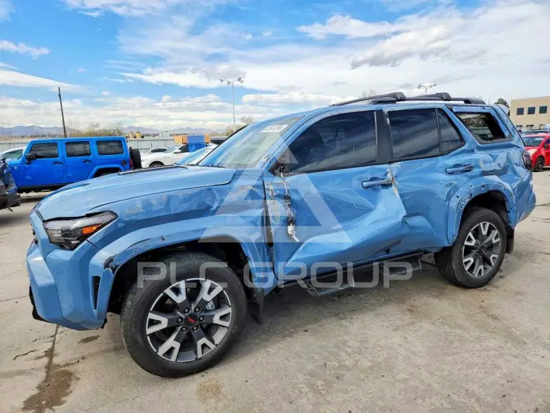 2025 Toyota 4 RUNNER photo