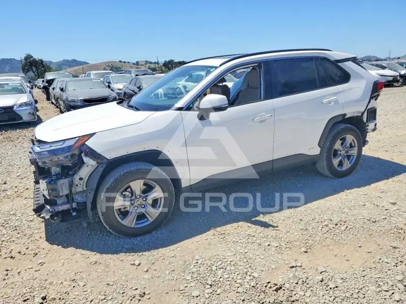 2025 Toyota RAV4 фото