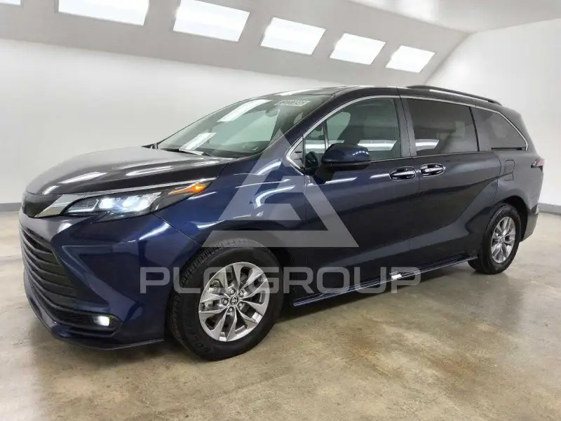 2025 Toyota SIENNA фото