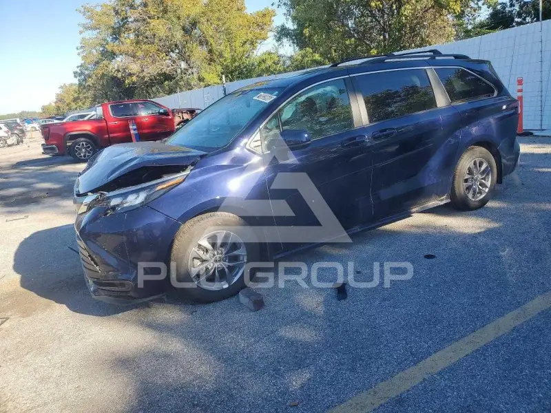 2025 Toyota SIENNA фото