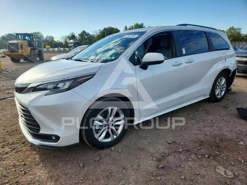 2025 Toyota SIENNA фото
