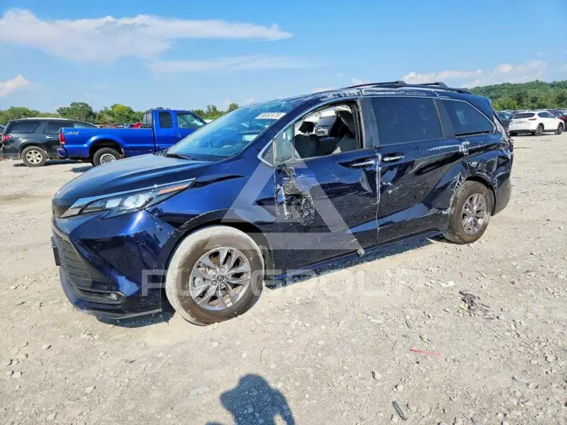 2025 Toyota SIENNA фото