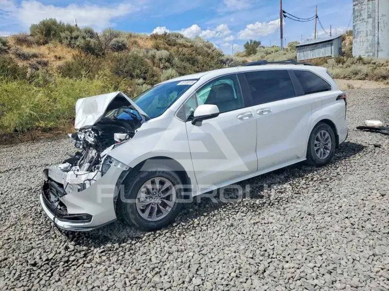 2025 Toyota SIENNA фото
