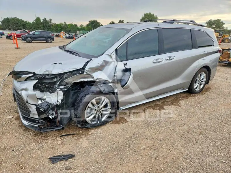 2025 Toyota SIENNA фото
