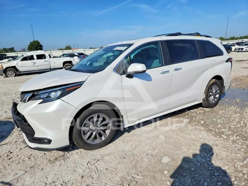 2025 Toyota SIENNA фото