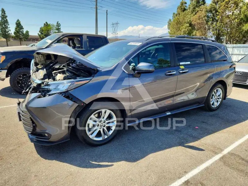 2025 Toyota SIENNA фото