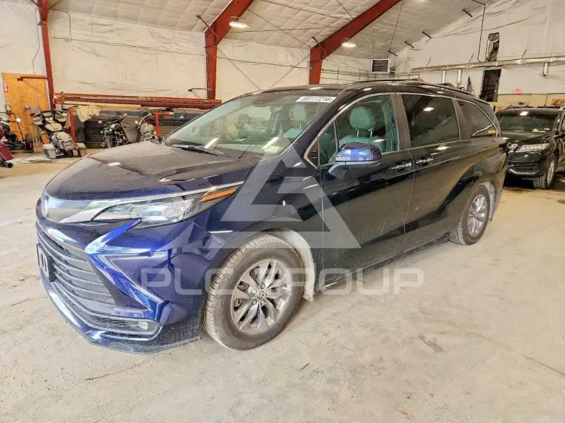 2025 Toyota SIENNA фото