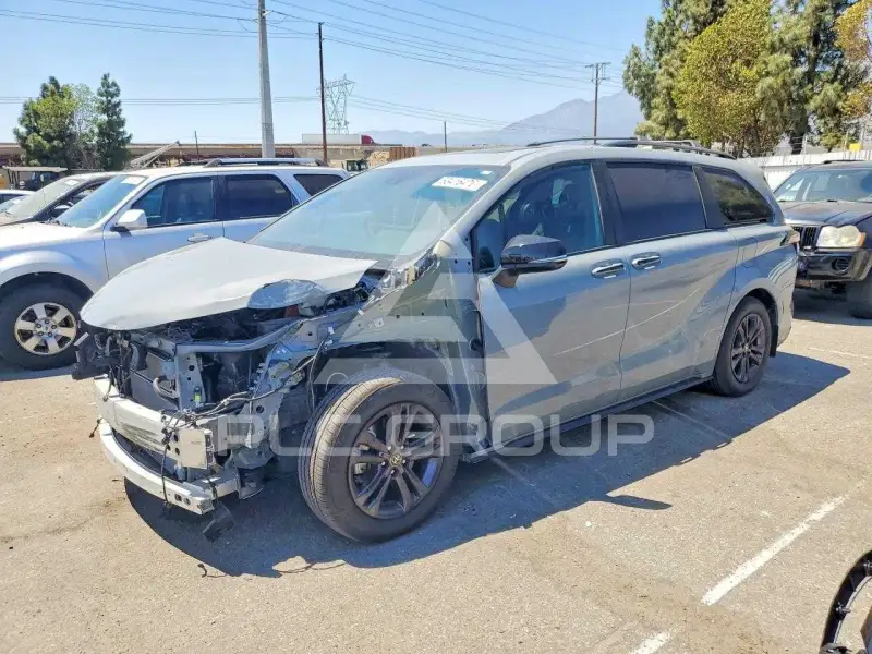 2025 Toyota SIENNA фото