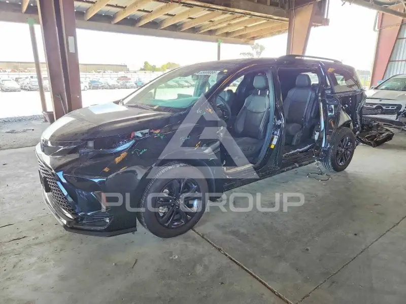 2025 Toyota SIENNA photo