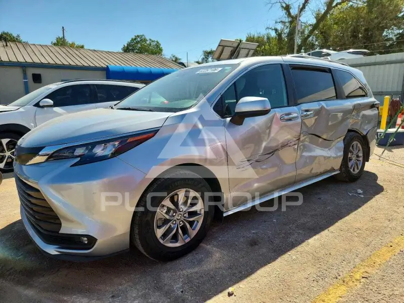 2025 Toyota SIENNA фото