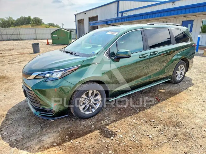 2025 Toyota SIENNA фото