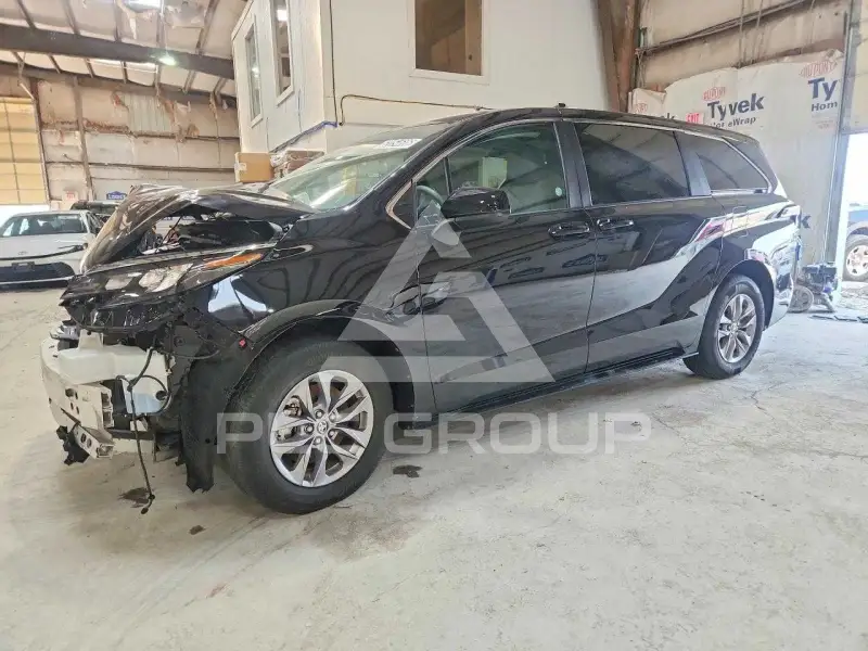 2025 Toyota SIENNA photo