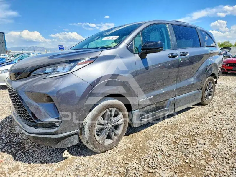 2025 Toyota SIENNA фото