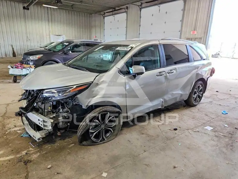 2025 Toyota SIENNA фото