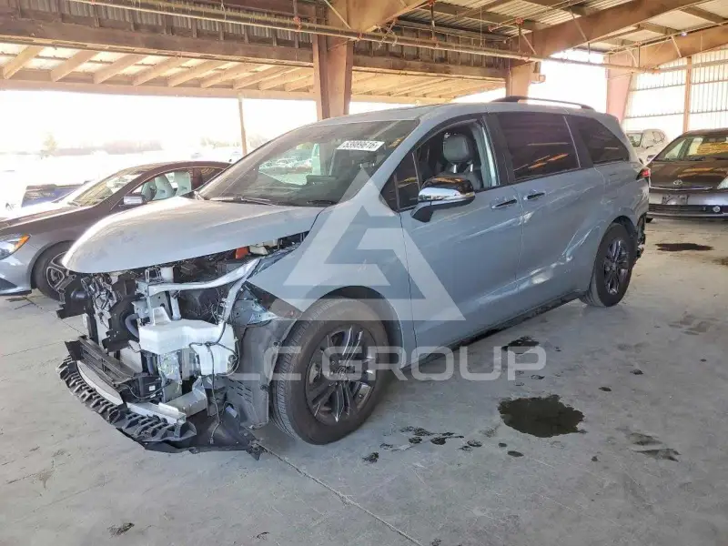 2025 Toyota SIENNA photo