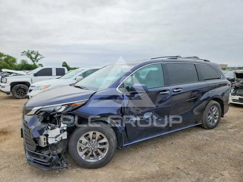 2025 Toyota SIENNA фото