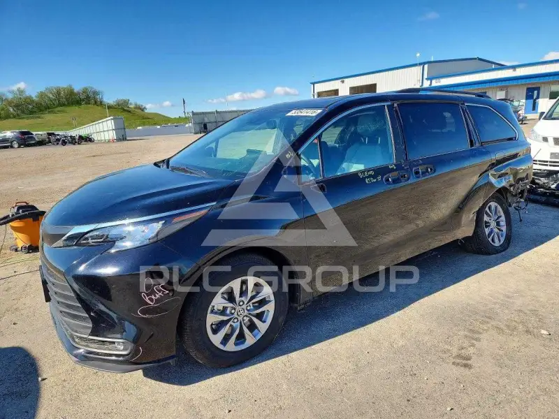 2025 Toyota SIENNA фото