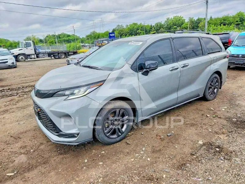 2025 Toyota SIENNA фото